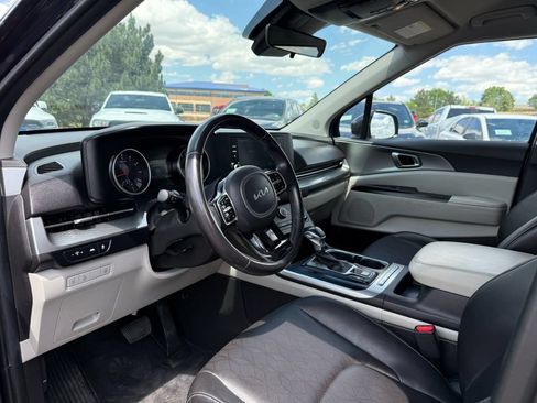 Used 2023 Kia Carnival LX FWD image 14