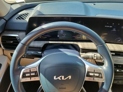Used 2024 Kia Telluride EX w/ EX Captain's Chair Package FWD image 22