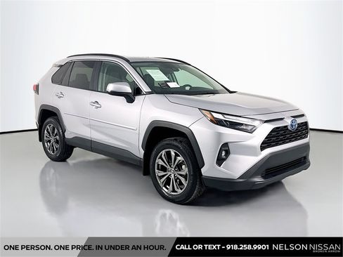Used 2022 Toyota RAV4 XLE Premium image 3