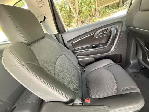 Used 2012 Chevrolet Traverse LT FWD image 19