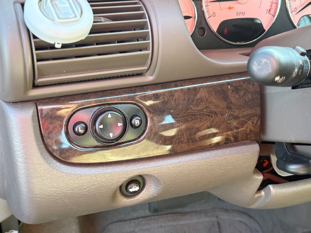 Used 2004 Chrysler Sebring LXi w/ Luxury Group FWD image 13