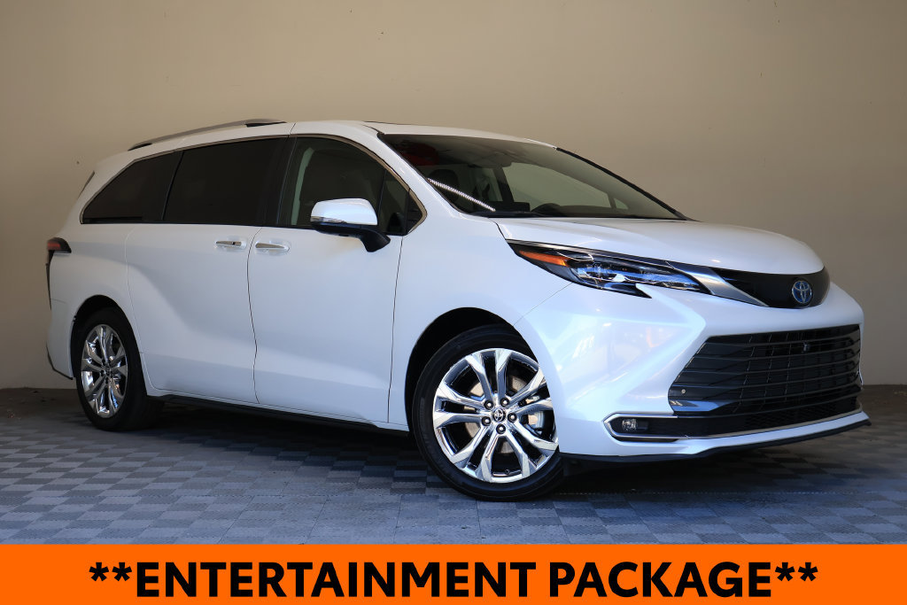 Used 2024 Toyota Sienna Platinum FWD image 2