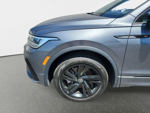 Used 2024 Volkswagen Tiguan SE R-Line AWD/4WD image 10