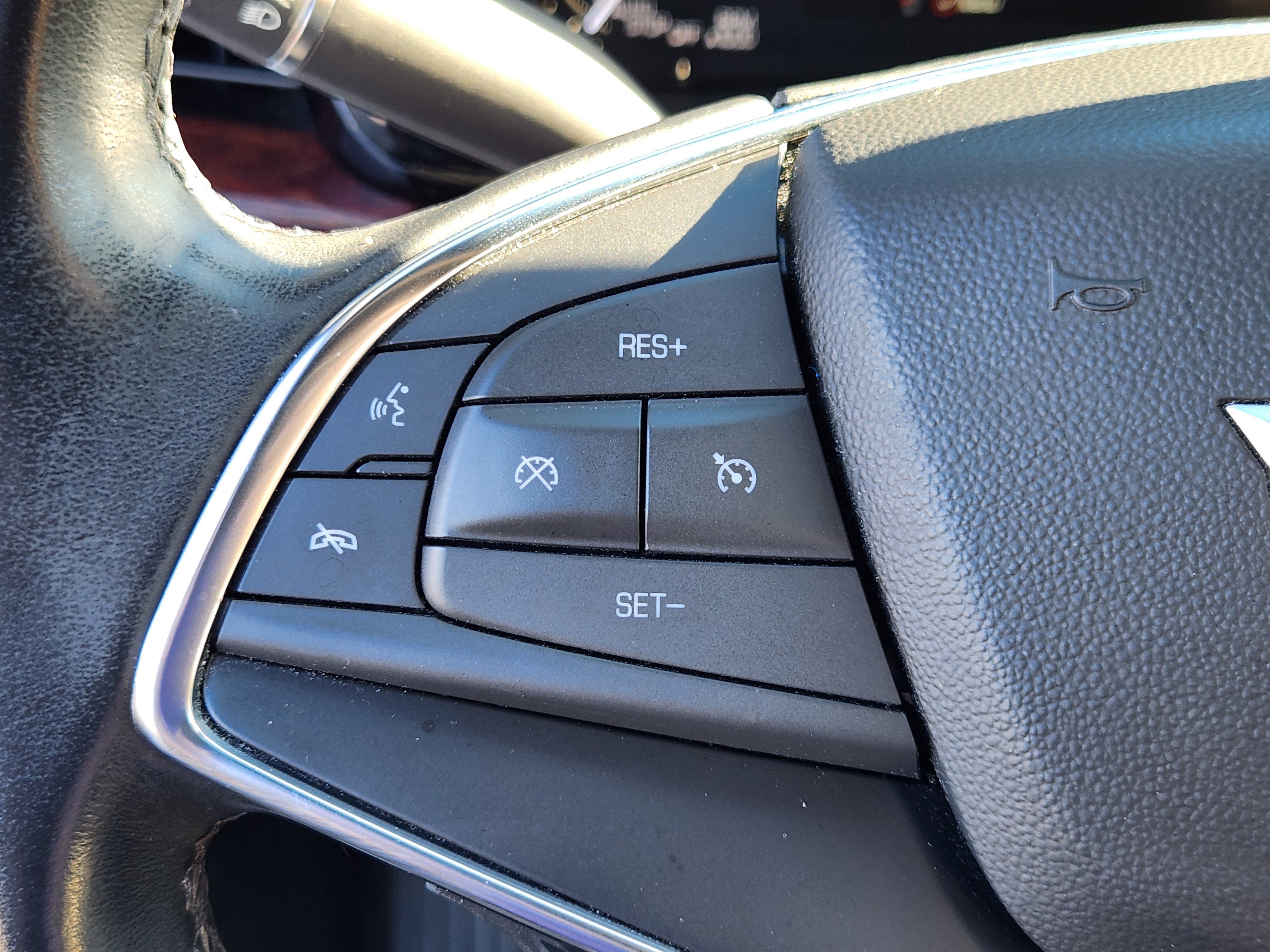 Used 2018 Cadillac XT5 Luxury w/ Driver Awareness Package AWD/4WD image 23
