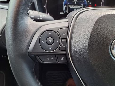 Certified 2025 Toyota Corolla Cross XLE image 22