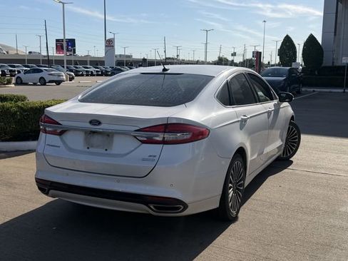 Used 2017 Ford Fusion SE w/ Fusion SE Technology Package FWD image 5