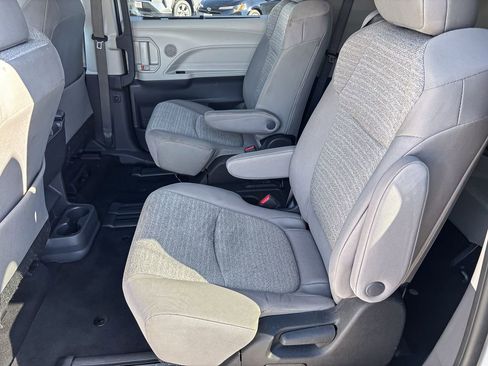 Used 2023 Toyota Sienna LE image 40