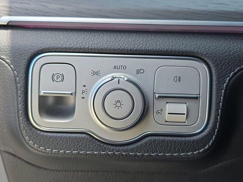 Used 2022 Mercedes-Benz GLS 450 4MATIC image 31