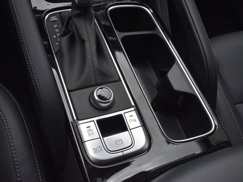 Used 2025 Kia Telluride EX w/ EX Captain's Chair Package FWD image 9