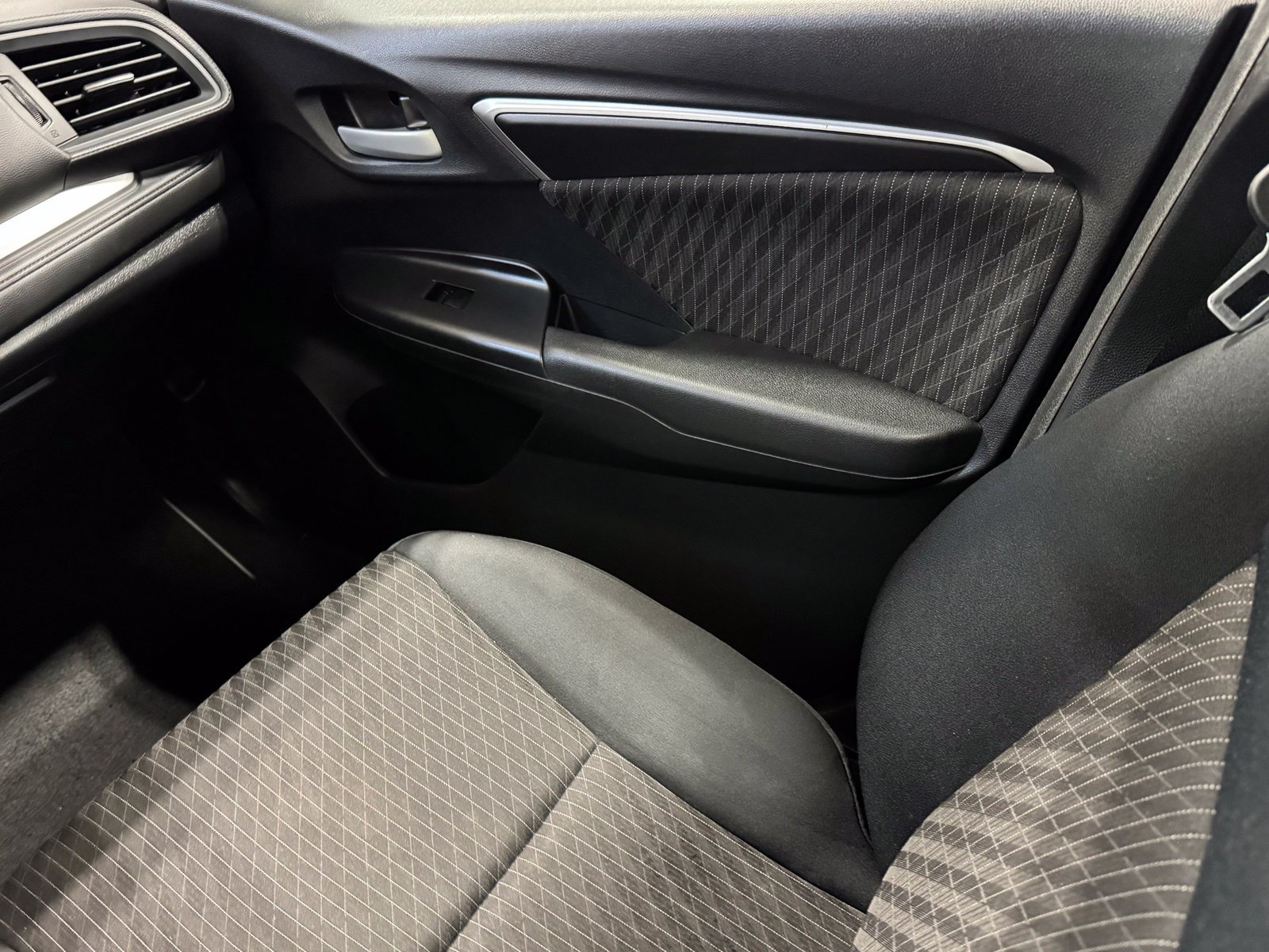 Used 2018 Honda Fit EX image 45