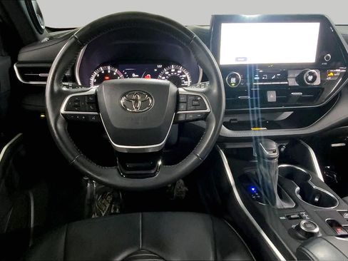 Used 2023 Toyota Highlander XSE AWD/4WD image 6
