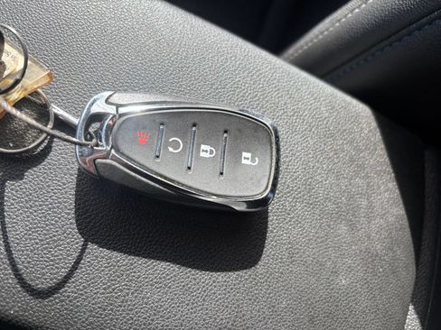 Used 2025 Chevrolet Trax LT FWD image 22