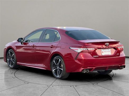 Used 2018 Toyota Camry XSE image 4