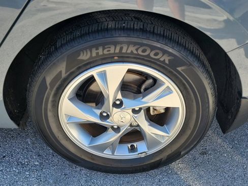 Certified 2022 Hyundai Elantra SE image 7