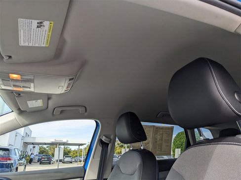 Certified 2022 Volkswagen Taos SE image 22