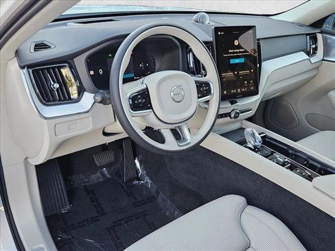 New 2026 Volvo XC60 B5 Ultra w/ Climate Package image 9