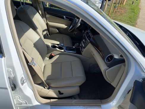 Used 2014 Mercedes-Benz C 250 Sedan image 9