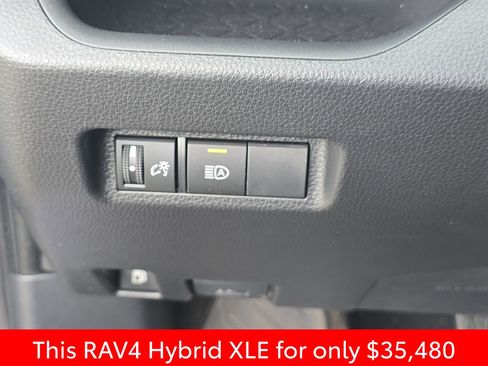 Used 2025 Toyota RAV4 XLE image 33