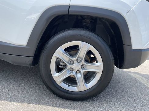 Used 2024 Jeep Compass Latitude AWD/4WD image 10