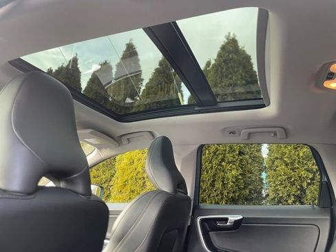 Used 2017 Volvo XC60 T6 Dynamic w/ Advanced Package image 39