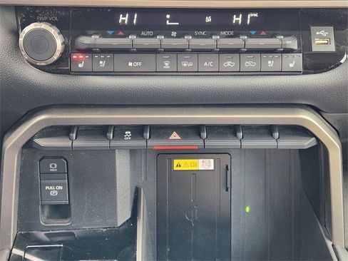 Used 2023 Toyota Tundra Limited image 19