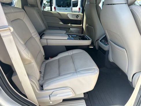 Certified 2021 Lincoln Navigator Reserve w/ Luxury Package AWD/4WD image 18