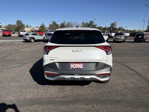 Used 2024 Kia Sportage LX image 9