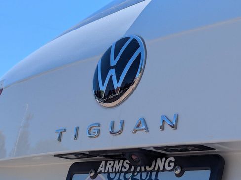Used 2022 Volkswagen Tiguan SE AWD/4WD image 29
