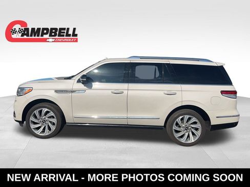 Used 2024 Lincoln Navigator Reserve AWD/4WD image 2