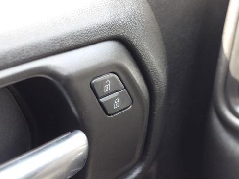 Used 2020 Chevrolet Silverado 2500 Custom w/ Custom Value Package image 21