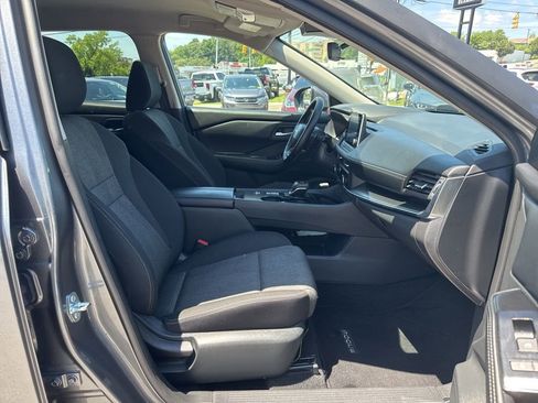 Used 2025 Nissan Rogue SV FWD image 15