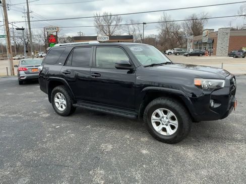 Used 2015 Toyota 4Runner SR5 image 2