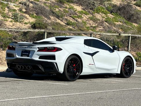 Used 2024 Chevrolet Corvette Z06 RWD image 6