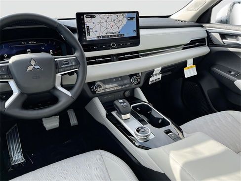 New 2026 Mitsubishi Outlander SEL image 27