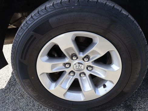 Used 2024 RAM 1500 Laramie AWD/4WD image 15