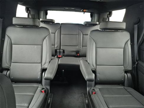 Used 2024 Chevrolet Tahoe Z71 w/ Luxury Package image 13