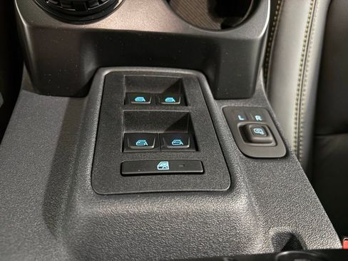 New 2025 Ford Bronco Badlands image 14