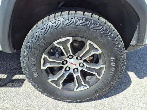 Used 2023 GMC Canyon AT4 w/ Technology Package AWD/4WD image 18