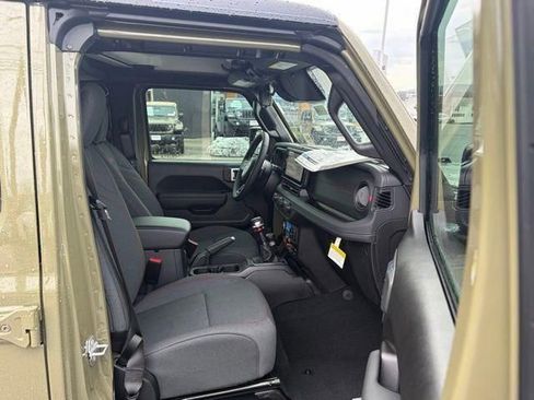 New 2026 Jeep Wrangler Unlimited Rubicon AWD/4WD image 28