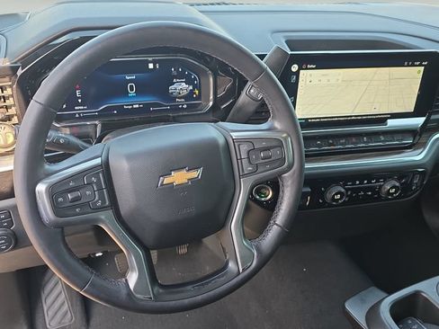 Used 2022 Chevrolet Silverado 1500 LT AWD/4WD image 11