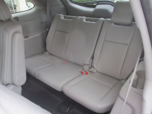 Used 2019 Toyota Highlander XLE FWD image 6