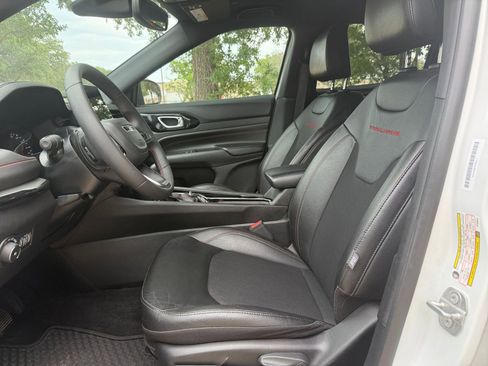 Used 2025 Jeep Compass Trailhawk AWD/4WD image 27