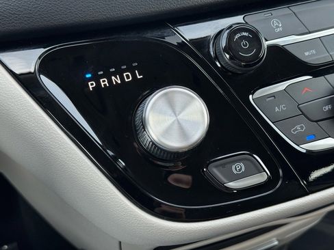 Used 2023 Chrysler Voyager LX image 35