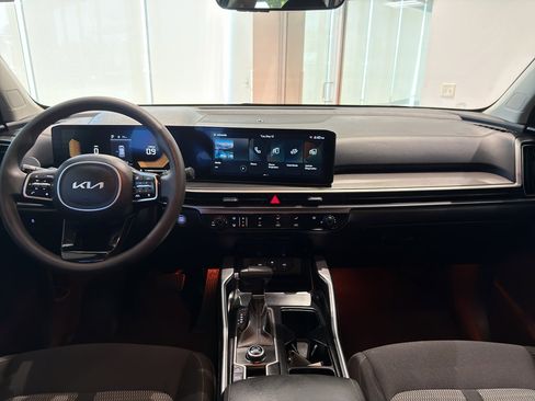 Certified 2024 Kia Sorento LX FWD image 16
