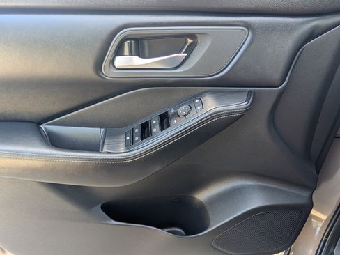 Certified 2025 Nissan Rogue SV AWD/4WD image 34