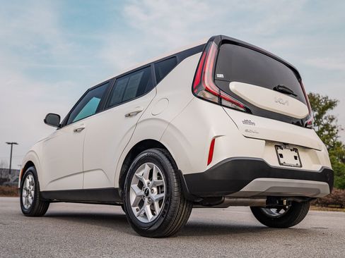 Used 2023 Kia Soul LX w/ LX Technology Package image 4