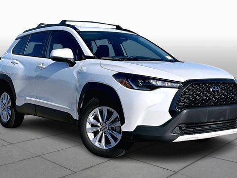 Used 2023 Toyota Corolla Cross LE image 2