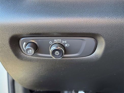 Used 2023 Chevrolet Traverse RS image 19