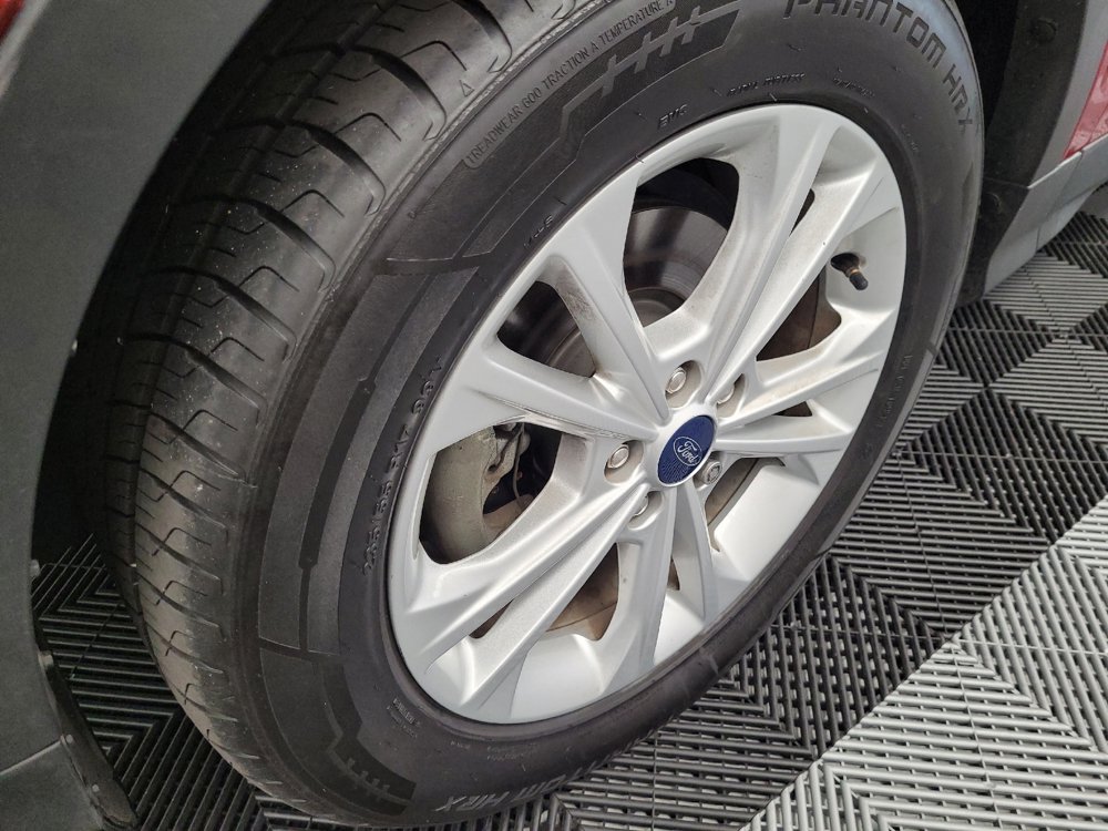 Used 2018 Ford Escape SE w/ SE Sync 3 Package FWD image 31
