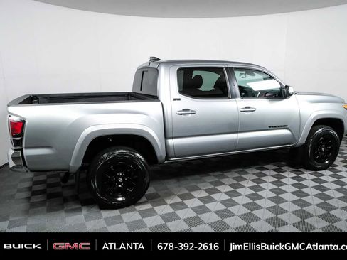 Used 2022 Toyota Tacoma SR5 AWD/4WD image 2